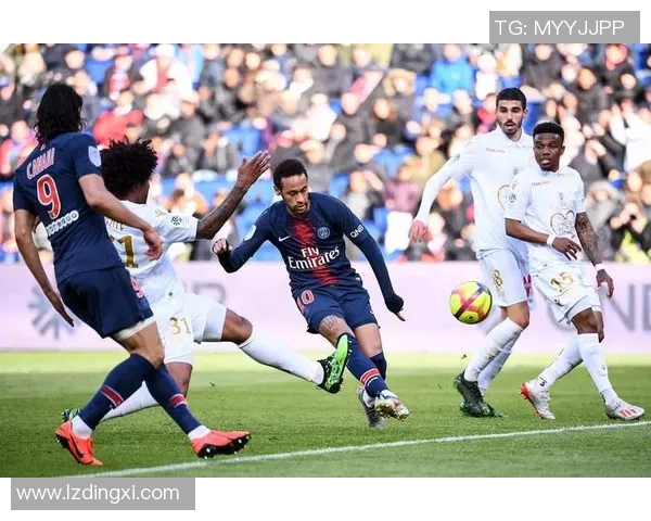 西甲激战：巴黎圣日耳曼逆转莱比锡绝杀瞬间全场沸腾战术分析揭秘